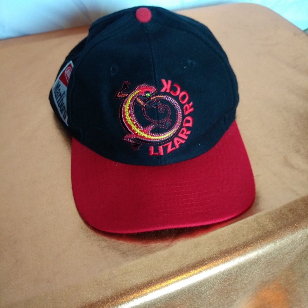 VINTAGE MARLBORO ADVENTURE TEAM LIZARD ROCK HAT
